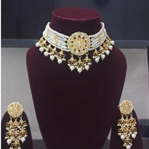 Women's artificial jewellery set