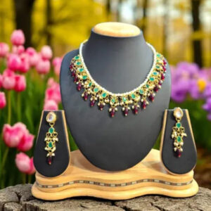 Artificial necklace set with earrings