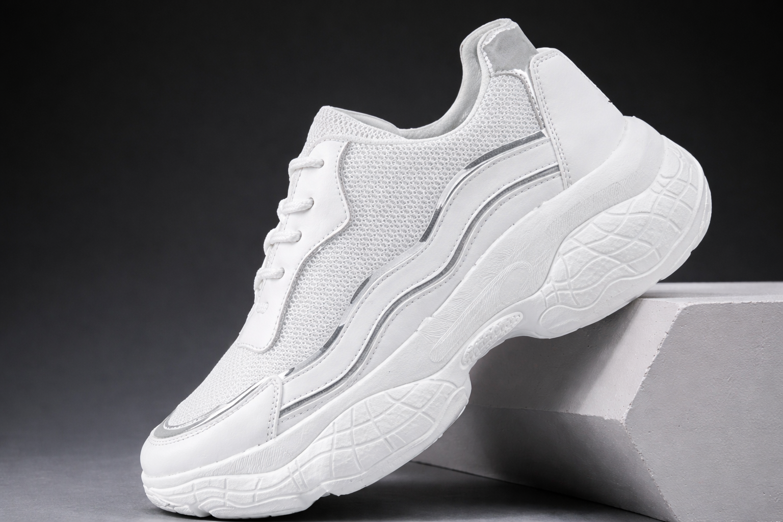 Women's white casual sports shoes 2 Women's white casual sports shoes