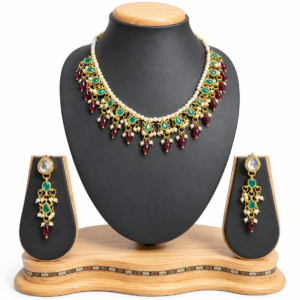 Artificial necklace set with earrings