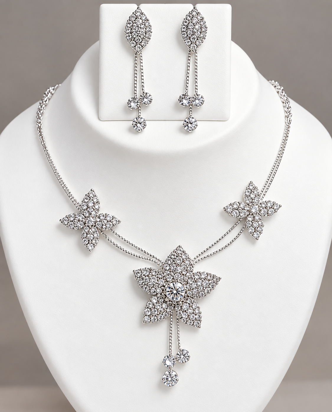 Women's artificial necklace and earrings jewellery set 1 Women's artificial necklace and earrings jewellery set
